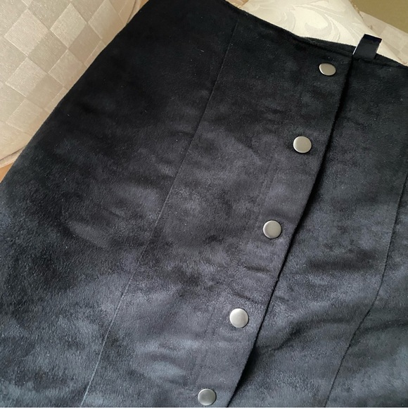 GAP Black Suede Button Mini Skirt - Picture 8 of 10